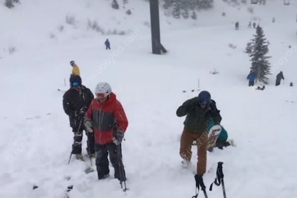 美国加州滑雪胜地雪崩，5人被埋，滑雪有哪些注意事项？(2)