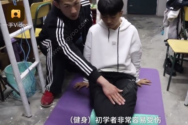 别人的室友！男生担心室友沉溺游戏，宿舍免费当健身私教(4)