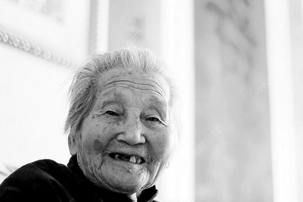 老年人意外摔倒怎么办？为什么老人容易跌倒？(2)