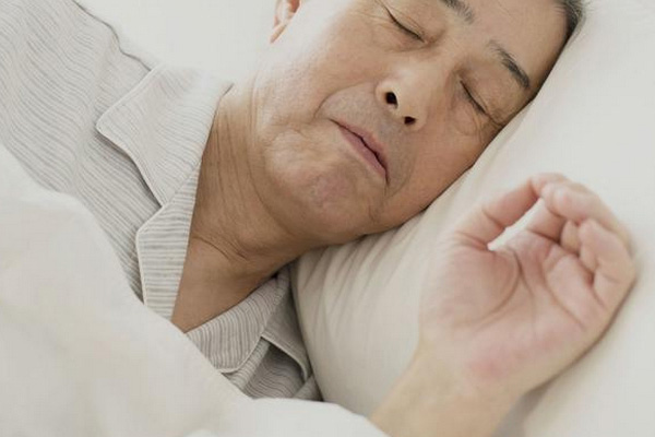 老人冬天睡不好觉怎么办？冬天睡觉养生秘诀(1)