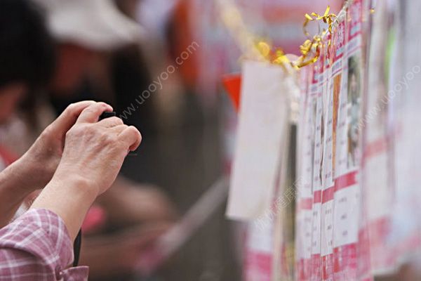 相亲会70多人当场牵手，你相信一见钟情吗？(2)