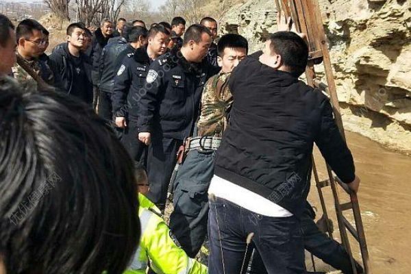 陕西男子落水被困20小时，人一直泡在水里会怎样？(2)
