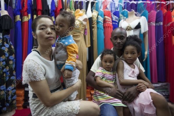 东北男人娶小16岁非洲老婆，中非混血儿长什么样子？(4)