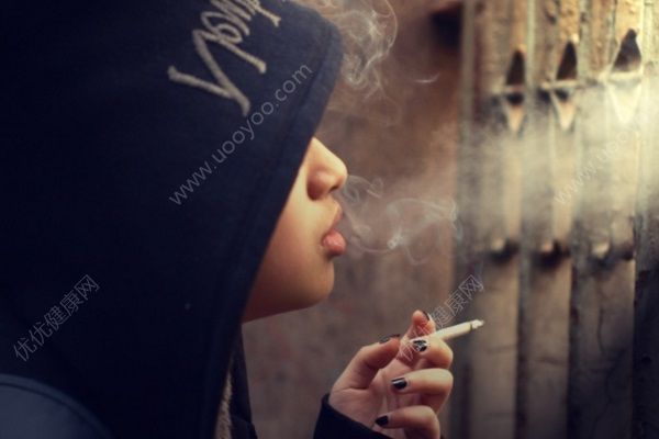 40岁男子吸烟26年接连被截两条腿，长期吸烟危害大！(1)