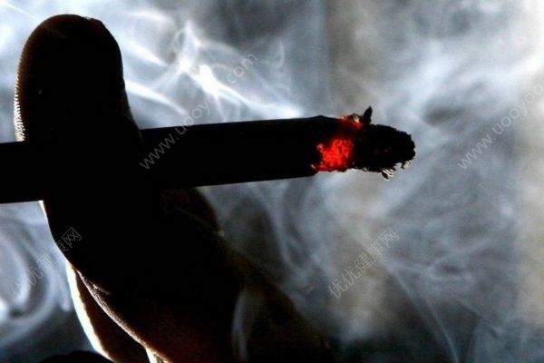 40岁男子吸烟26年接连被截两条腿，长期吸烟危害大！(2)