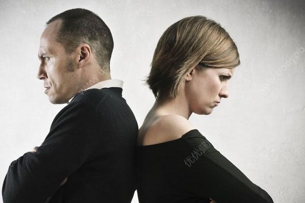 丈夫悄悄给前女友帮忙，妻子生气却被打伤(2)