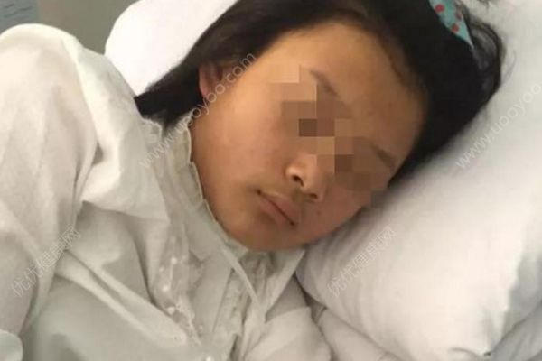 13岁女生校外抽烟喝酒遭老师殴打，家人:想索要红包(1)