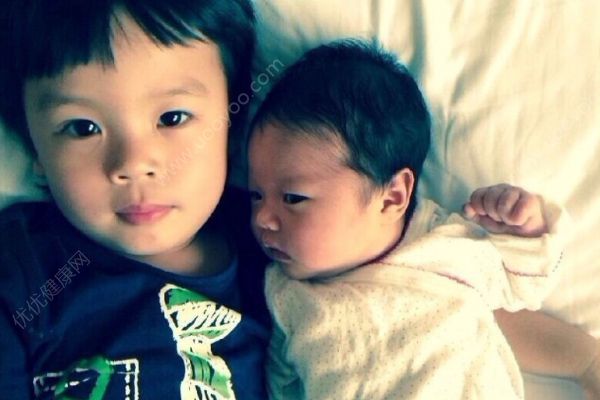 头胎才14个月非要生二胎，媳妇在家自残痛哭(2)