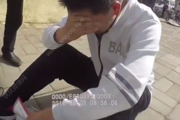 复读生发挥不理想痛哭弃考，高考没考好怎么办？(1)