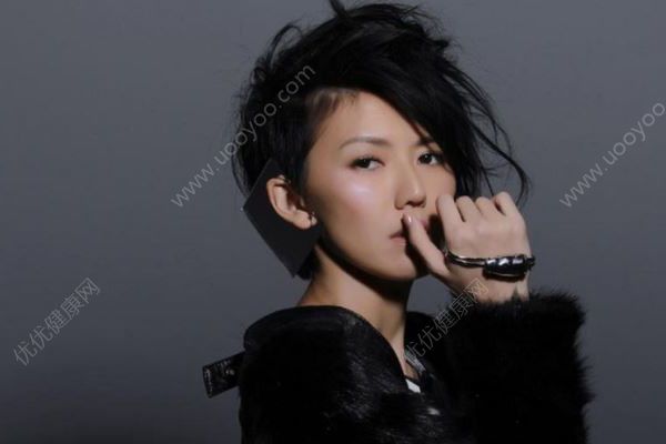 40岁孙燕姿罕见晒出二胎孕肚照，网友：依旧少女感爆棚！(4)