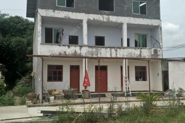 7岁男孩被父母遗忘车内，最终高温窒息而亡(1)