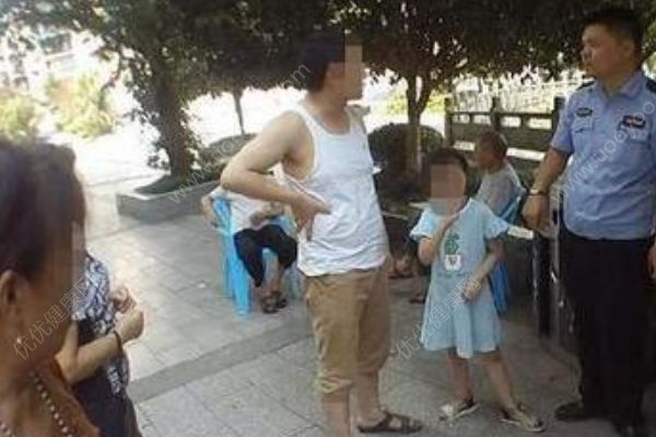粗心婆婆打麻将弄丢孙女，记错孩子衣服颜色(1)