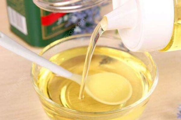 央视曝光食用调和油造假，商家：底线是吃不死人(4)