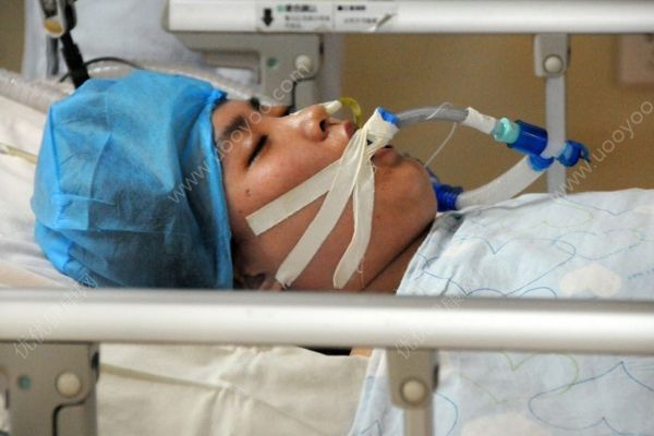 医院宣布被银环蛇被咬伤女孩脑死亡，建议家属放弃治疗(3)