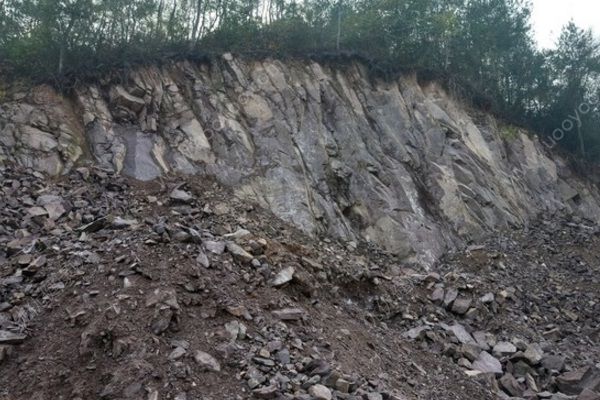 五台山景区发生山体滑坡，道路阻断无人员伤亡(4)