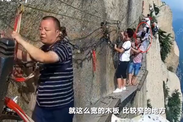 “华山栈道跳崖事件”最新进展，亲属不愿认领其尸体(1)