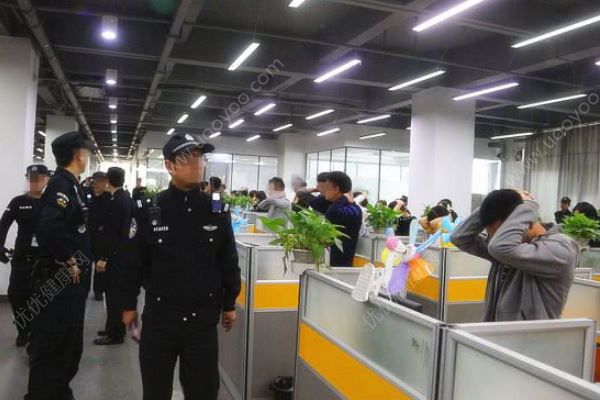 广州一大厦437人上班时被抓，网售保健品实施诈骗(1)