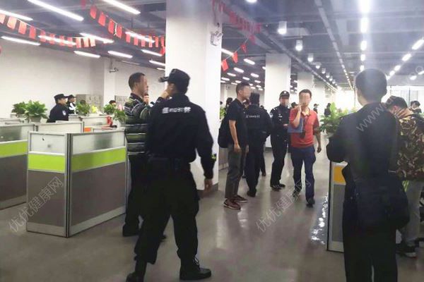 广州一大厦437人上班时被抓，网售保健品实施诈骗(3)