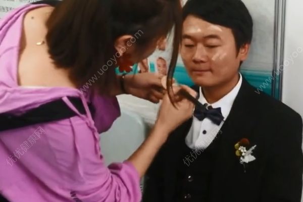 小伙为白血病女友举办病房婚礼，婚礼中途女友不幸病逝(2)