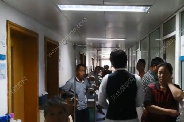 小伙为白血病女友举办病房婚礼，婚礼中途女友不幸病逝(4)