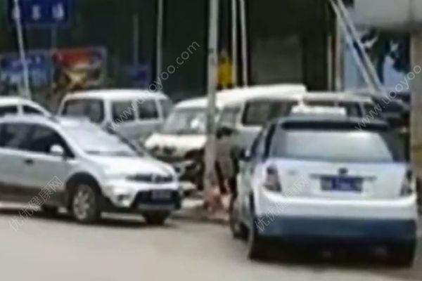 酒后打车将20元付成2万，的哥耍赖：可能是给的小费(2)