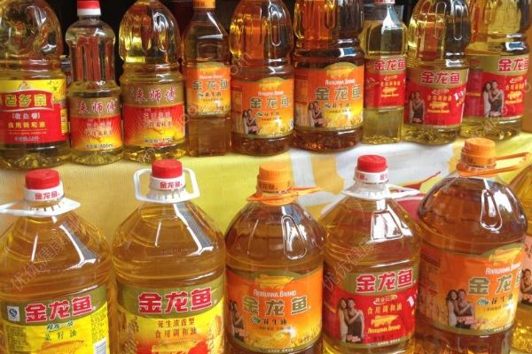 央视曝调和油乱象，你吃的是普通植物油勾兑出来的低端油(4)